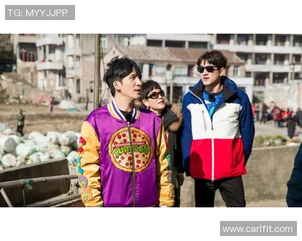 足球明星背后的平凡日常与低调生活揭秘